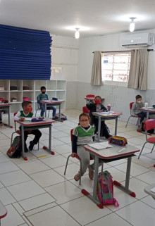 Escolas Municipais Nereu Ramos, Ir. Josafat Kmita e Parigot de Souza iniciam as atividades pedagógicas semipresenciais.